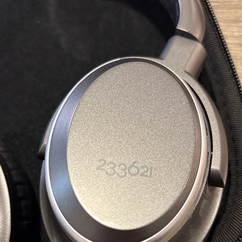 233621 Silver Wireless Headphones with Case - Picture 2 of 5